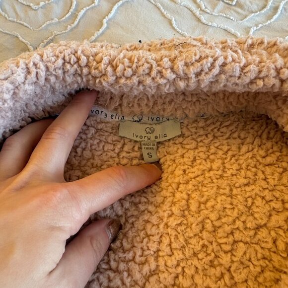 Ivory Ella Sherpa 1/4 Zip Pullover - Picture 5 of 6